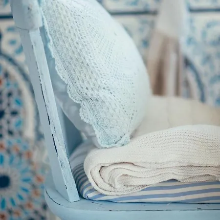 וילה Elle Lindstroem *