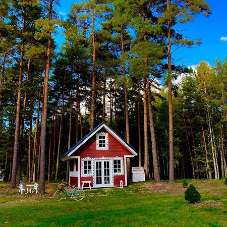 Elle Lindstroem Villa Paslepa