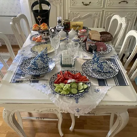 Elle Lindstroem וילה *