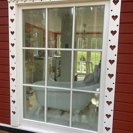 וילה Elle Lindstroem