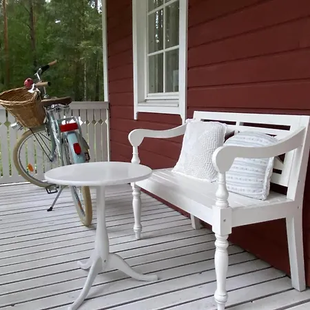 Elle Lindstroem Paslepa