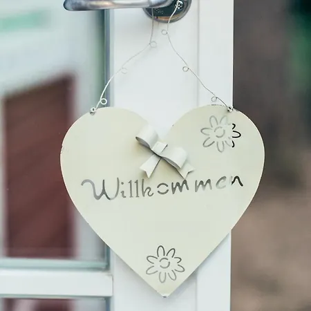 Elle Lindstroem * Paslepa