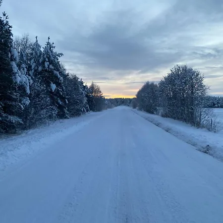 וילה Elle Lindstroem