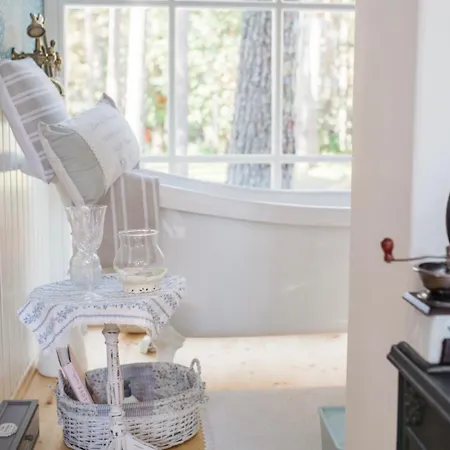 Elle Lindstroem * Paslepa