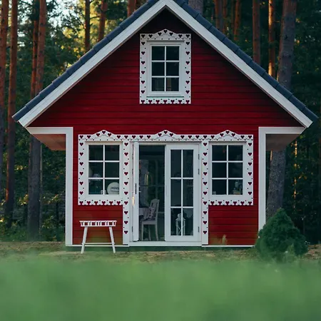 Elle Lindstroem