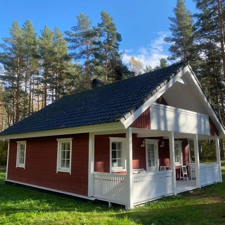 Elle Lindstroem Villa