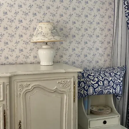 וילה Elle Lindstroem