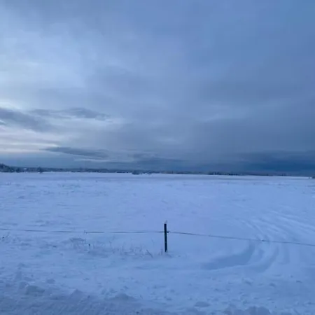 Elle Lindstroem וילה *